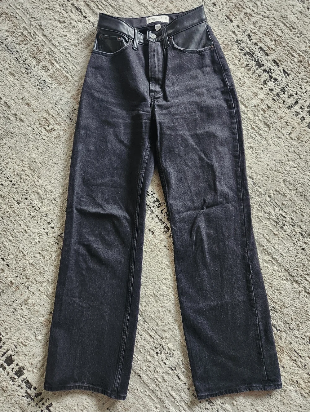 Abercrombie & Fitch The 90s High Rise Relaxed Jean - Picture 3 of 5